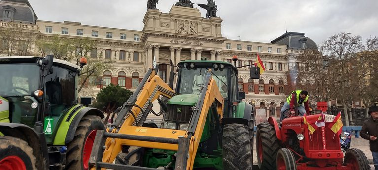 ASAJA, COAG y Unión de Uniones convocan una gran tractorada en Madrid el 28 de octubre por un campo con futuro